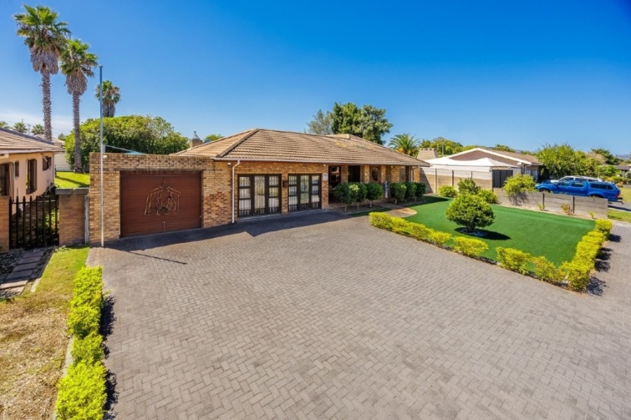 4 Bedroom Property for Sale in Soneike Western Cape